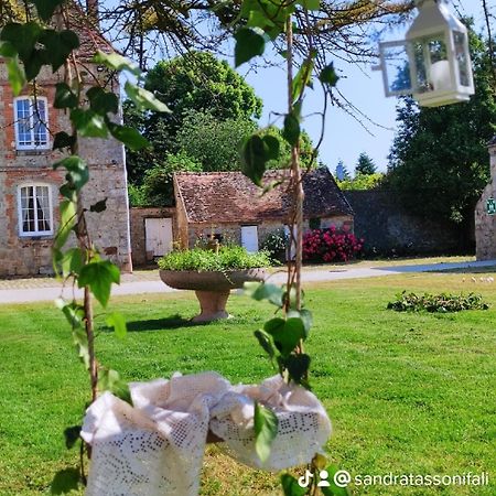 Domaine De La Ferme De Mont Bed and Breakfast Mormant Exteriör bild